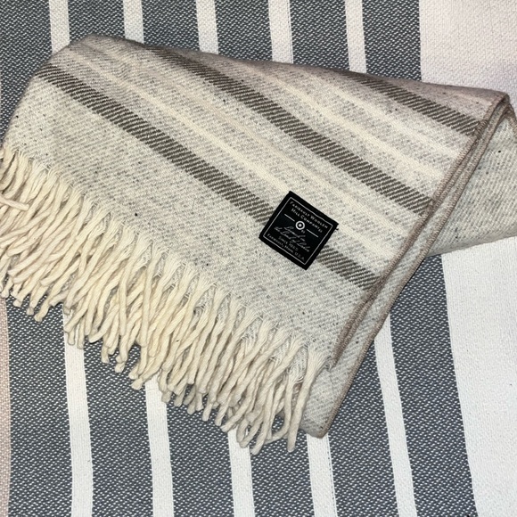 Faribault Woolen Mill Company Scarf - Picture 1 of 2